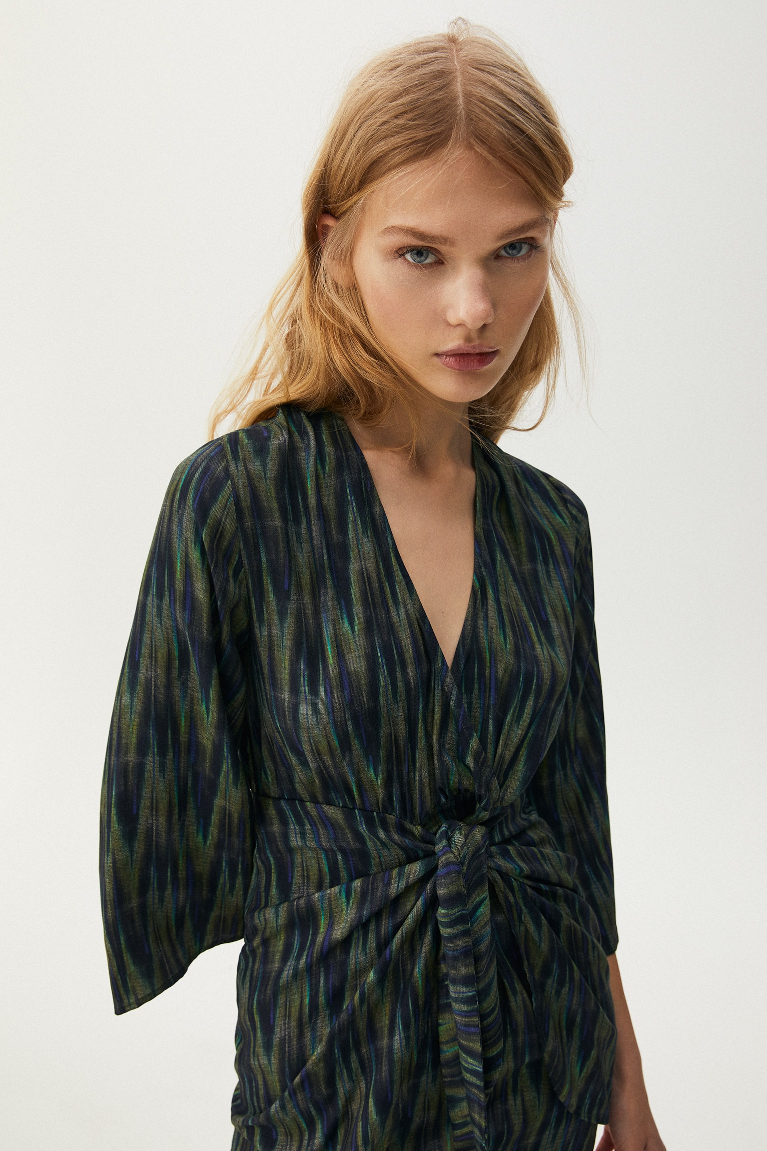 Short Dress With Knotted Skirt - Imagem 3