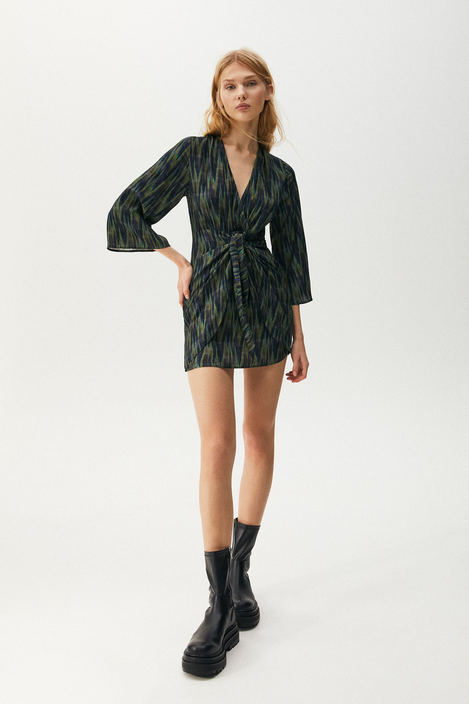 Short Dress With Knotted Skirt - Imagem 4